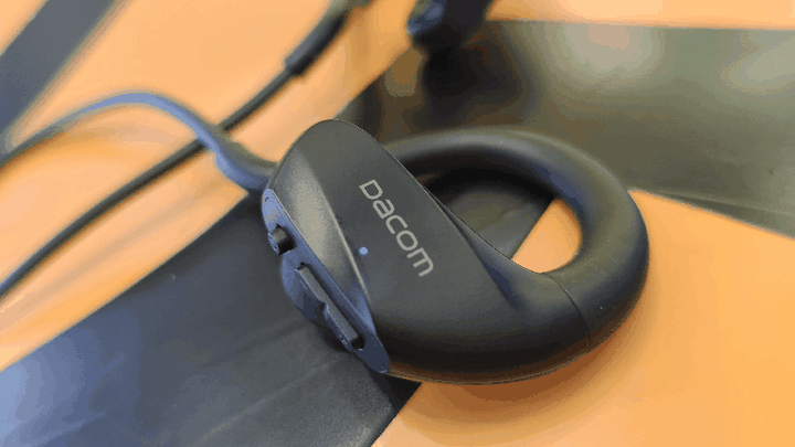 别再纠结骨传导还是气传导了,用这个耳机,护耳音质好!