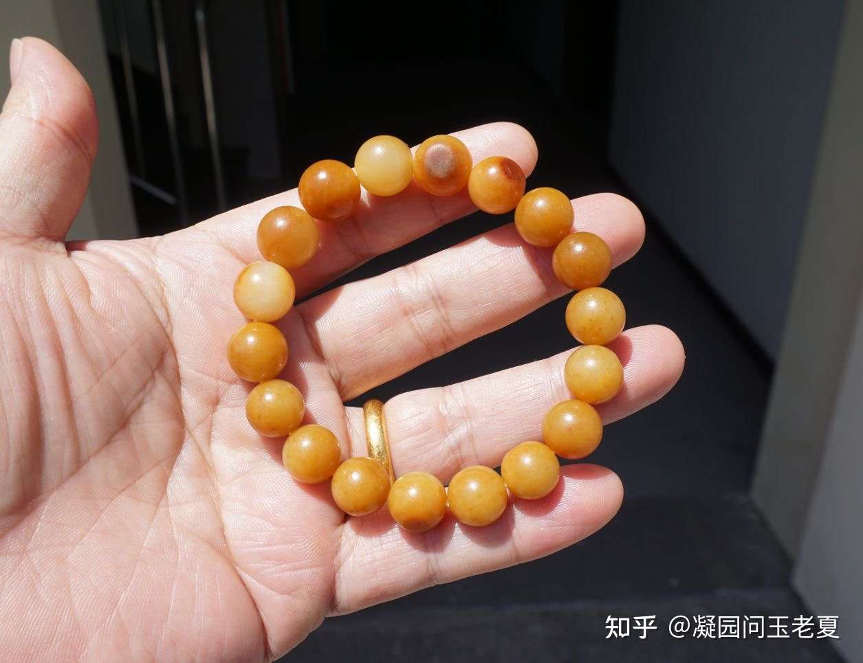 新疆和田玉黄沁籽料12圆珠手链ngtc