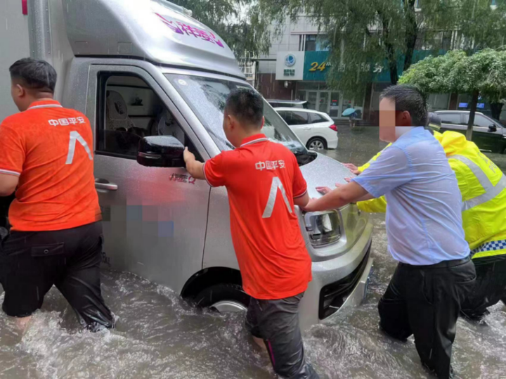 ​辽宁平安产险：暴雨中的暖心救援，守护每一份安心