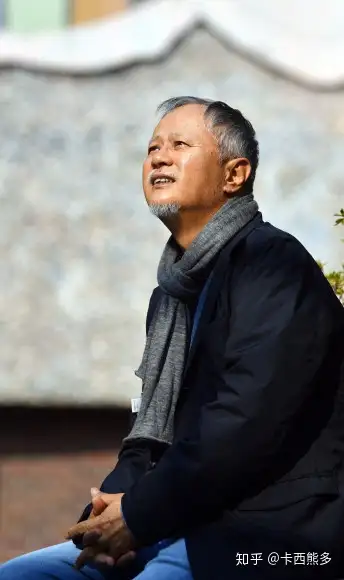 即便是这样,"廉姑爷"宋承焕也依然没有放弃他热爱的表演,他通过设备把