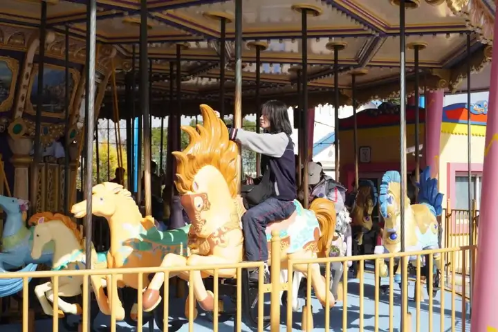 浙江省广播电视中等专业学校塘栖校区组织学生前往苏州阳澄半岛乐园开展研学活动！(图3)