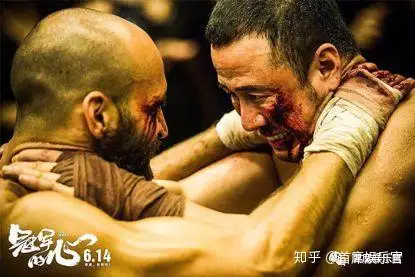 但是选择打黑拳,便注定与血腥为伴,要面对死亡的窥探,刀锋之上,无人能