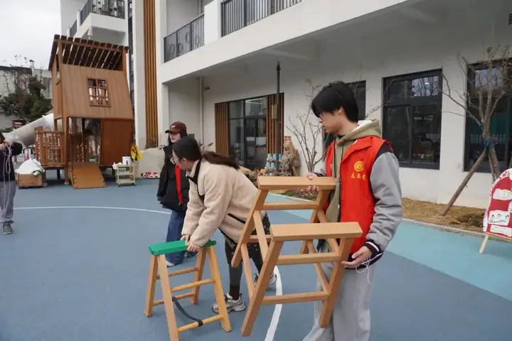 浙江省广播电视中等专业学校学子参与塘栖第一幼儿园元旦迎新游园志愿服务活动!(图3) 浙江省广播电视中等专业学校学子参与塘栖第一幼儿园元旦迎新游园志愿服务活动!(图3)