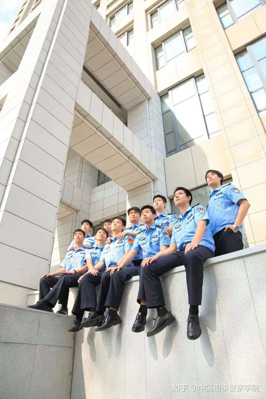 中国刑事警察学院 的想法: #六月# #毕业季# 我们不知道下一站会有什