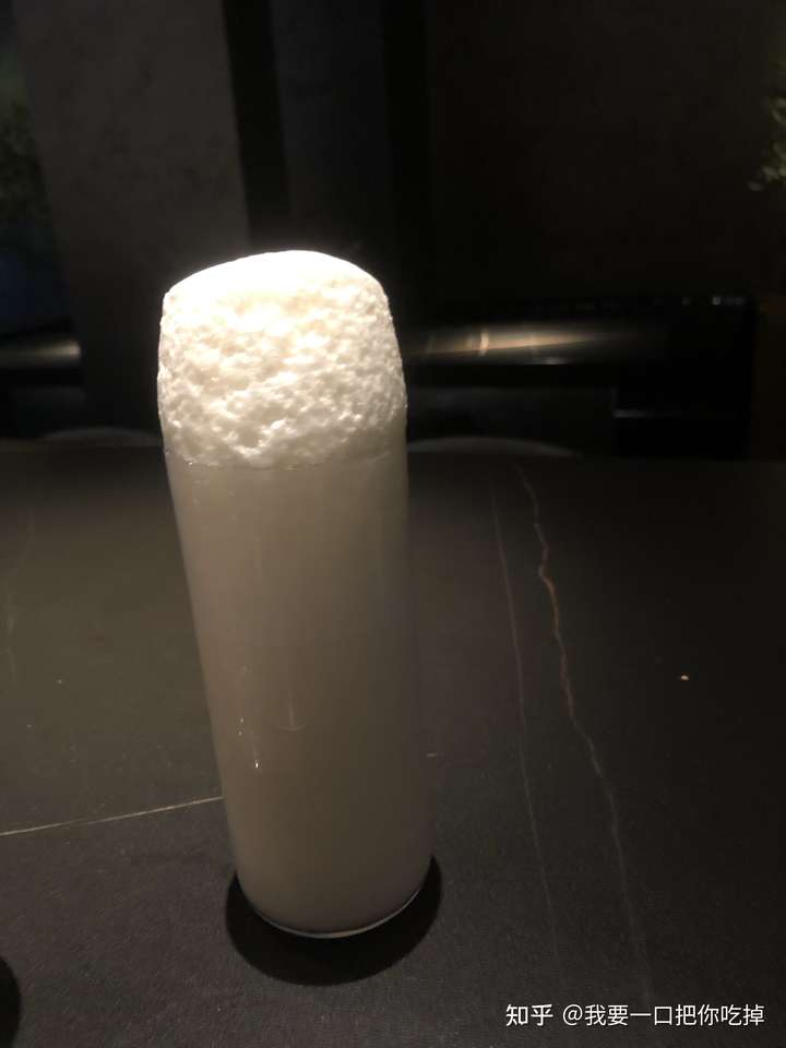 一杯合格的ramos gin fizz应该具备怎么样的口感与形状?