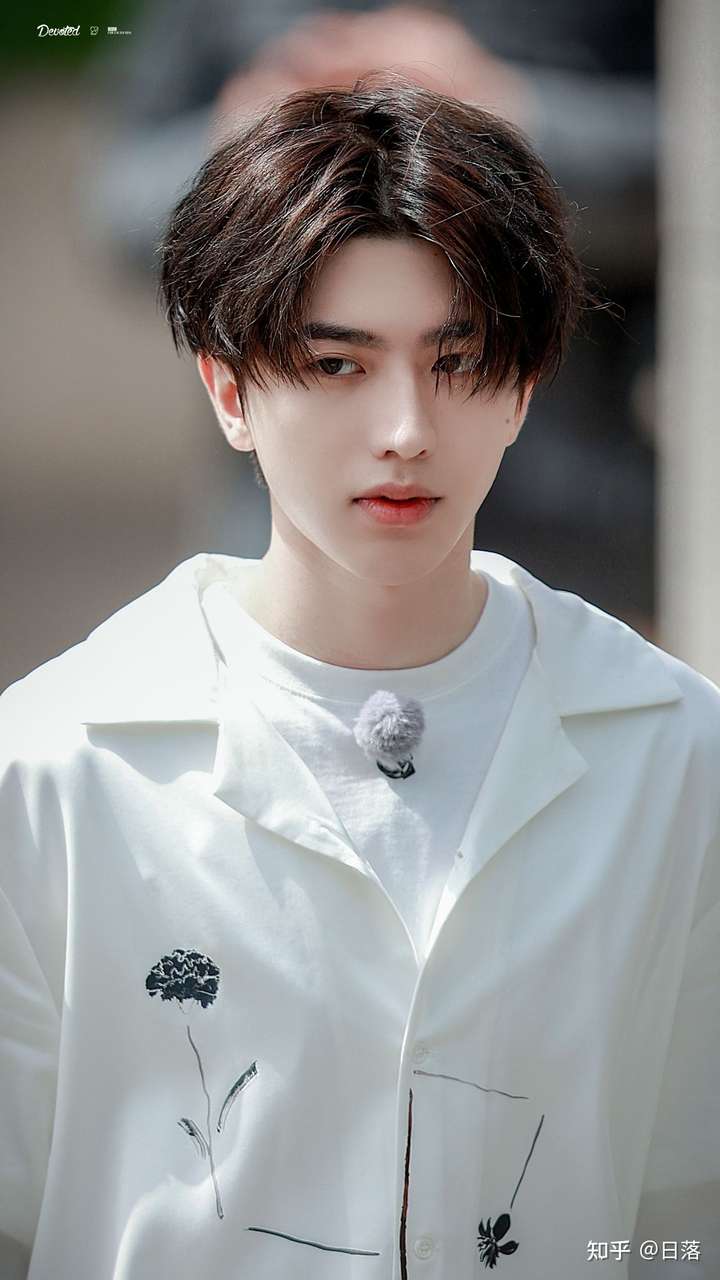 有ikun知道坤子哥今天4.27(跑男)的穿搭吗?