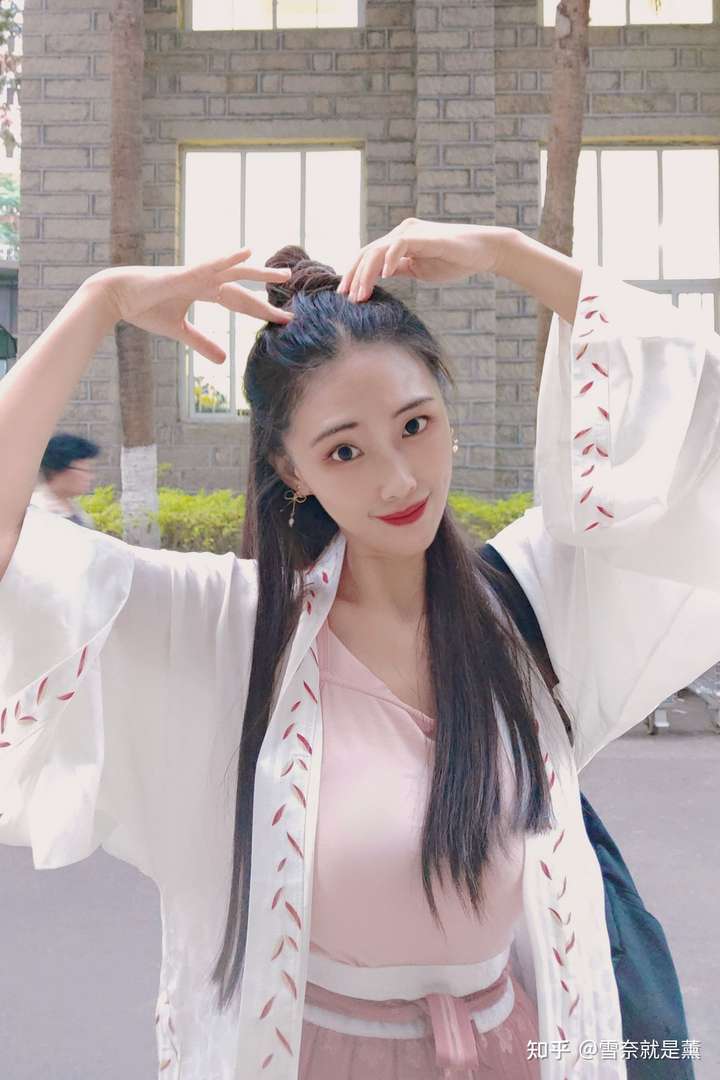 我穿汉服出去,可以扎丸子头配大肠发圈吗?