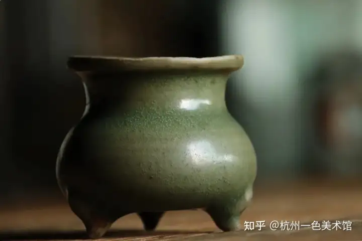 宋汝窯青釉暗刻宋徽宗御題蓮葉三足香炉陶磁器 装飾品 現代工芸品 美術品 置物