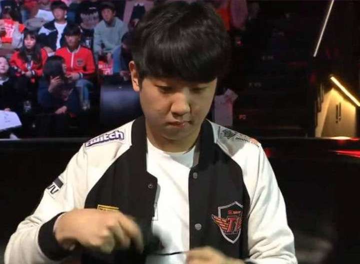 转会期fpx金贡可汗成自由人