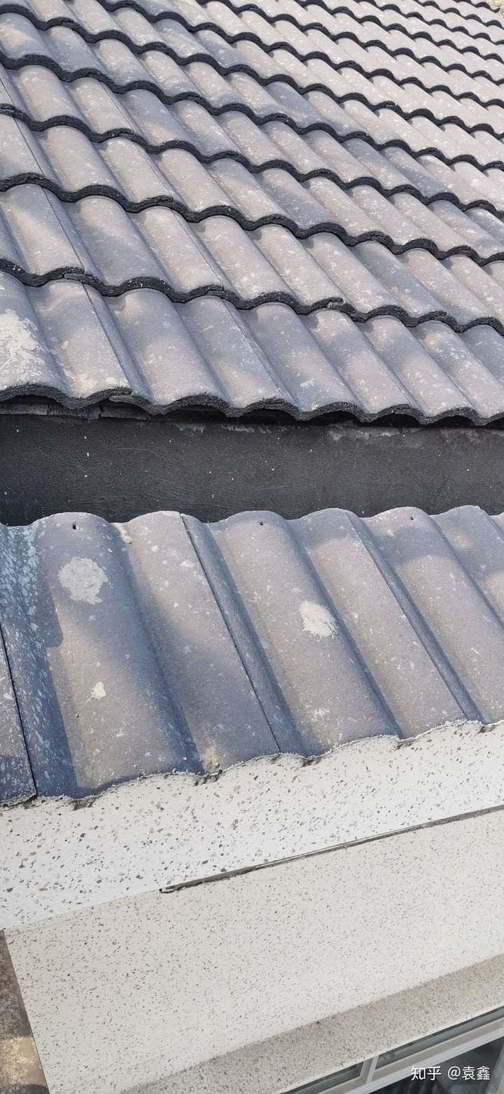 日本几何建筑的平顶都是如何实现无女儿墙排水的呢?