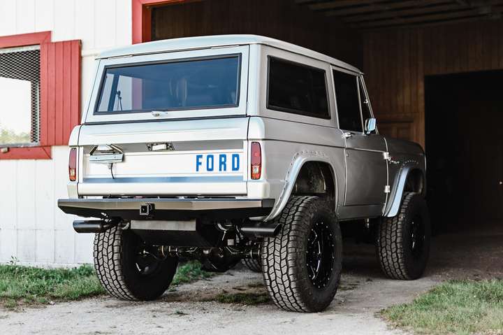 换装415马力v8的1977年款福特bronco,经典硬派越野车焕发新生
