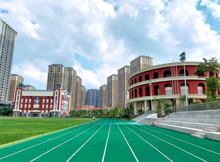 昆明保利城评测:签约学校云大附中,地铁站口配套完善