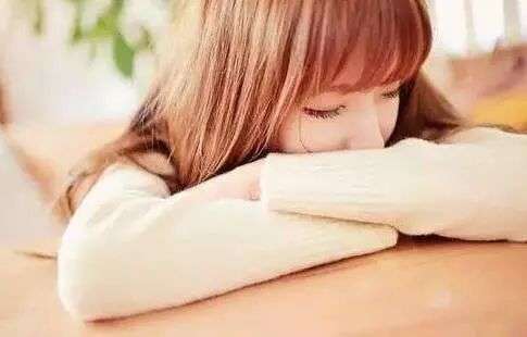 女生说心情不好怎么回复她?关心她才是重点 女生说心情不好怎么回复她?关心她才是重点