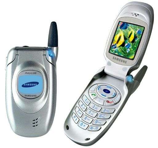 你人生中第一部手机是什麽?你还记得是什么年纪的时候买的吗?