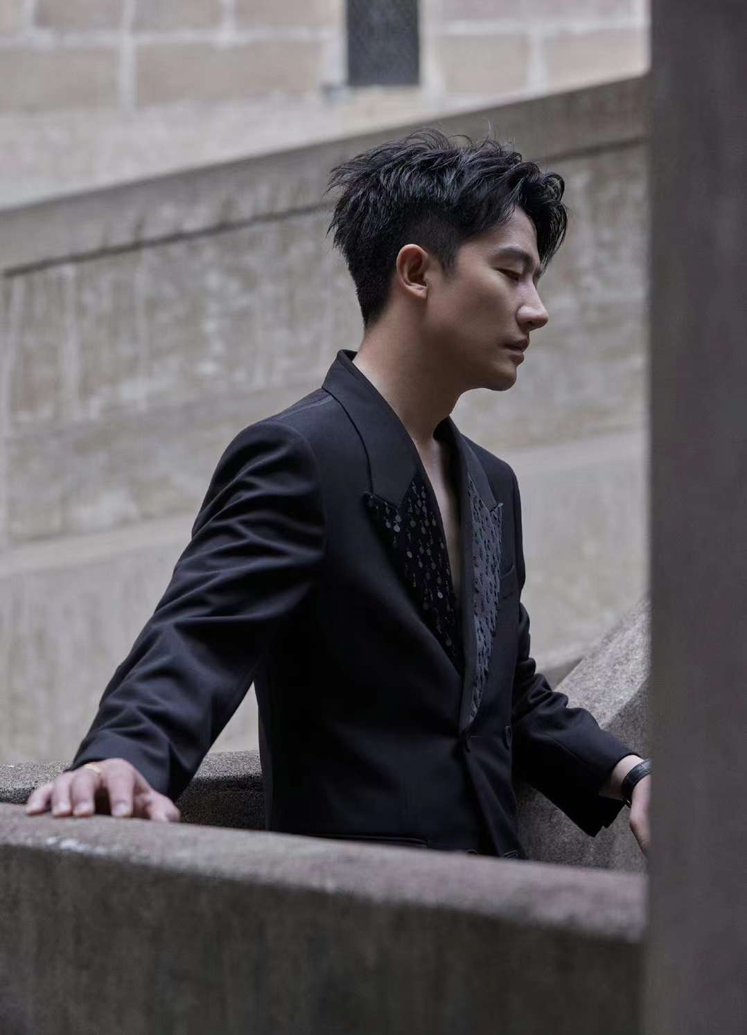 光影无际 的想法: 黄轩时尚大片 | 哈哈,一直说黄轩"身价… - 知乎