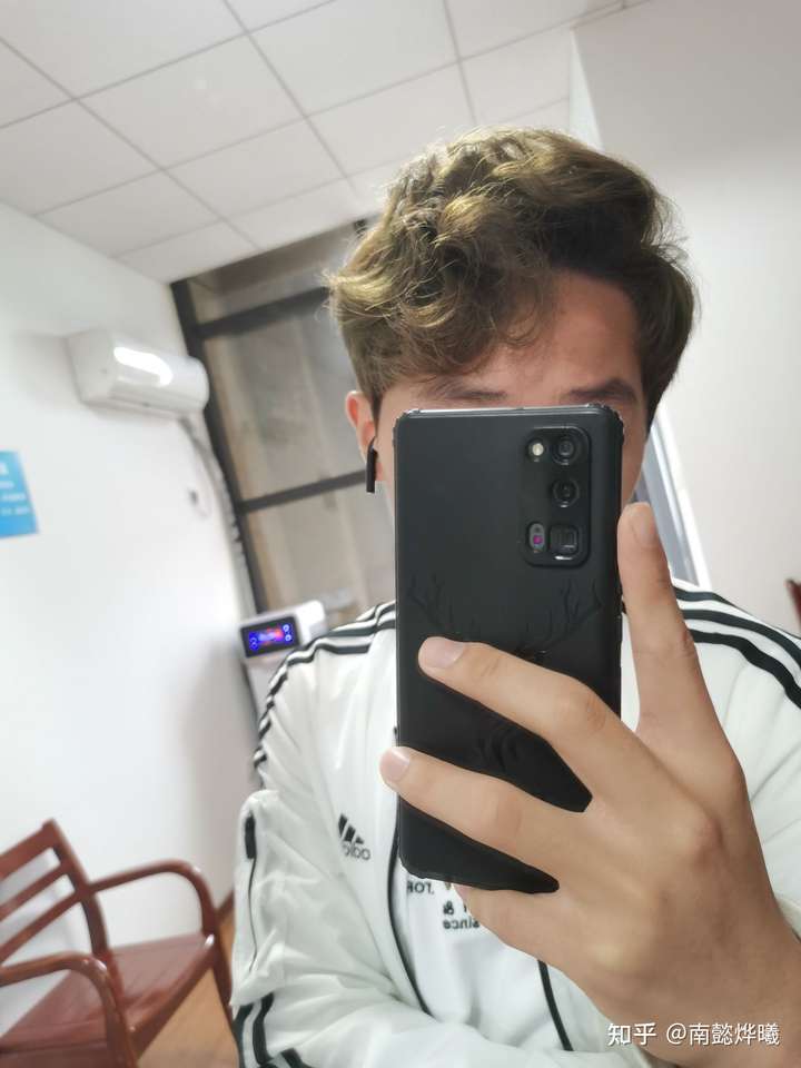 男生自然卷什么发型好看?