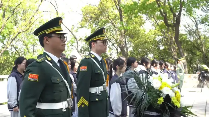 【红色校园】鲜花祭英烈 薪火永相传 | 塘栖校区开展清明祭扫活动!(图3)