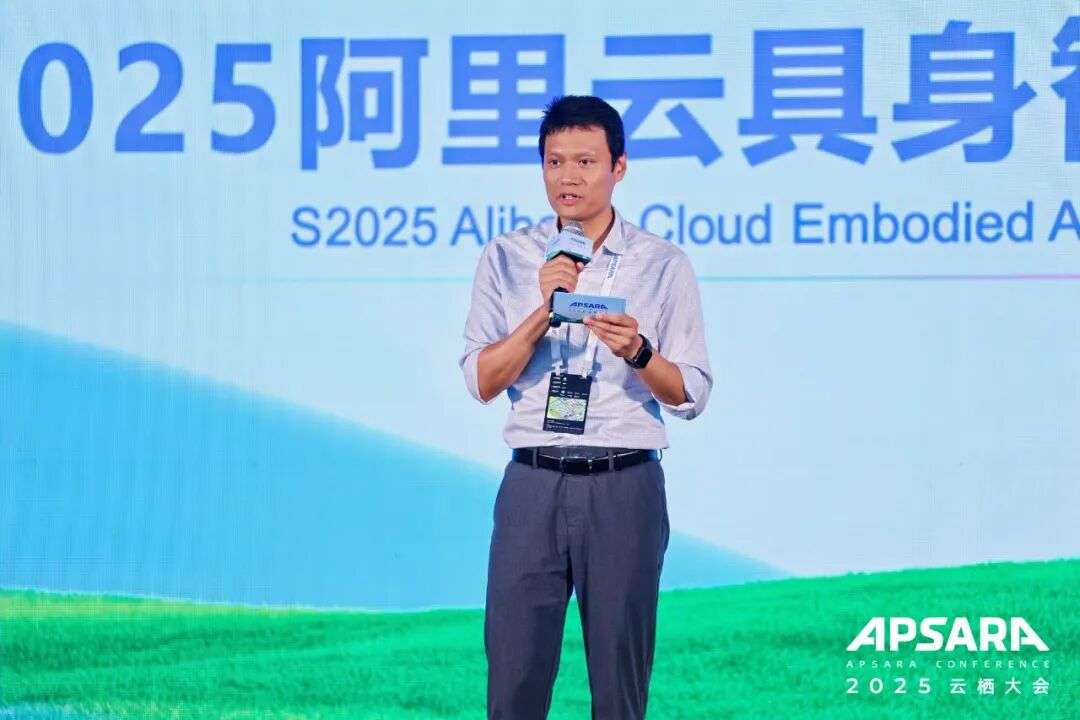 在具身智能的岔路口，这场论坛把数据、模型、Infra聊透了