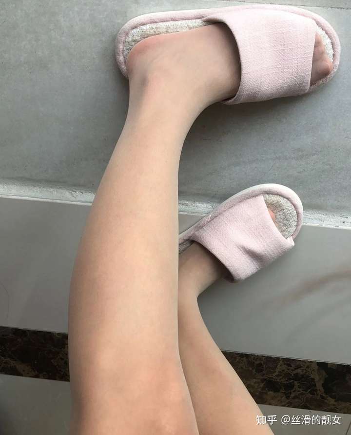 夏天穿肉色丝袜有何意义?