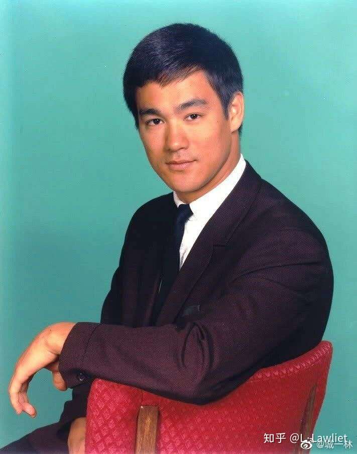 2020年11月27日是李小龙80周年诞辰.谈谈你心中的李小龙?