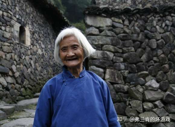 为什么日本老太穿和服韩国老太穿韩服中国老太太却不穿汉服