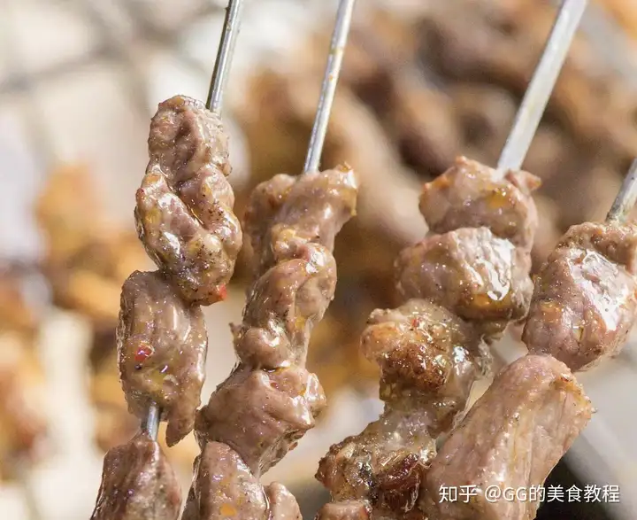 如何自己做烧烤？(自己弄烧烤最简单基础的调料)