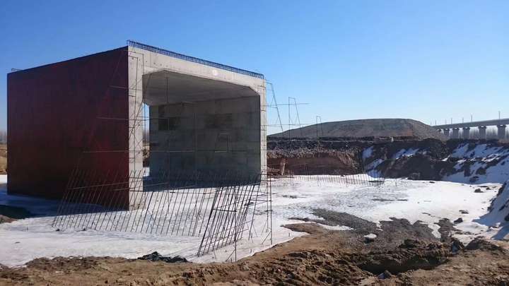 涵洞侧墙斜面混凝土浇筑后表面气泡太多怎么办