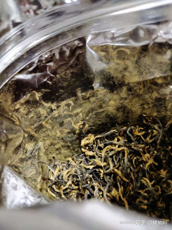 没开封的红茶为什么会有一种毛毛的像发霉一样的粉末