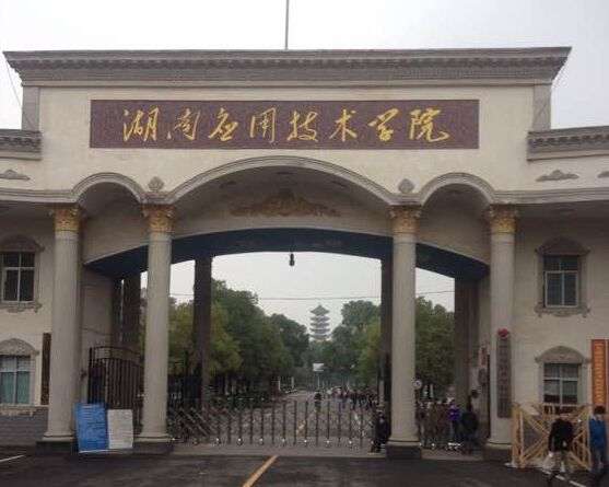 什么是应用类大学 v2-a7b40b8174cf281460f7cd9f256574ff_720w.jpg?source=54b3c3a5