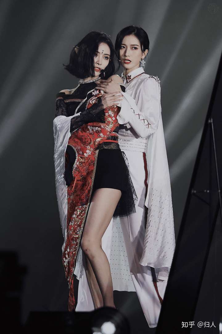 有没有推荐的百合(女女)cp?