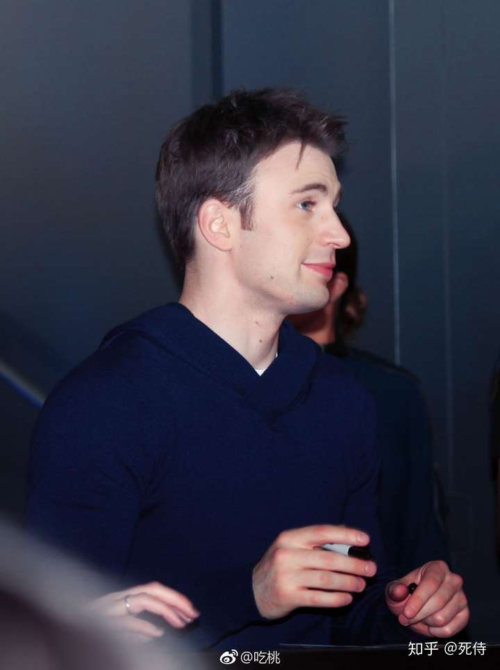 请用wifi查看嘻嘻嘻 这个我感觉我必须得答一个, 我的男神chris evans