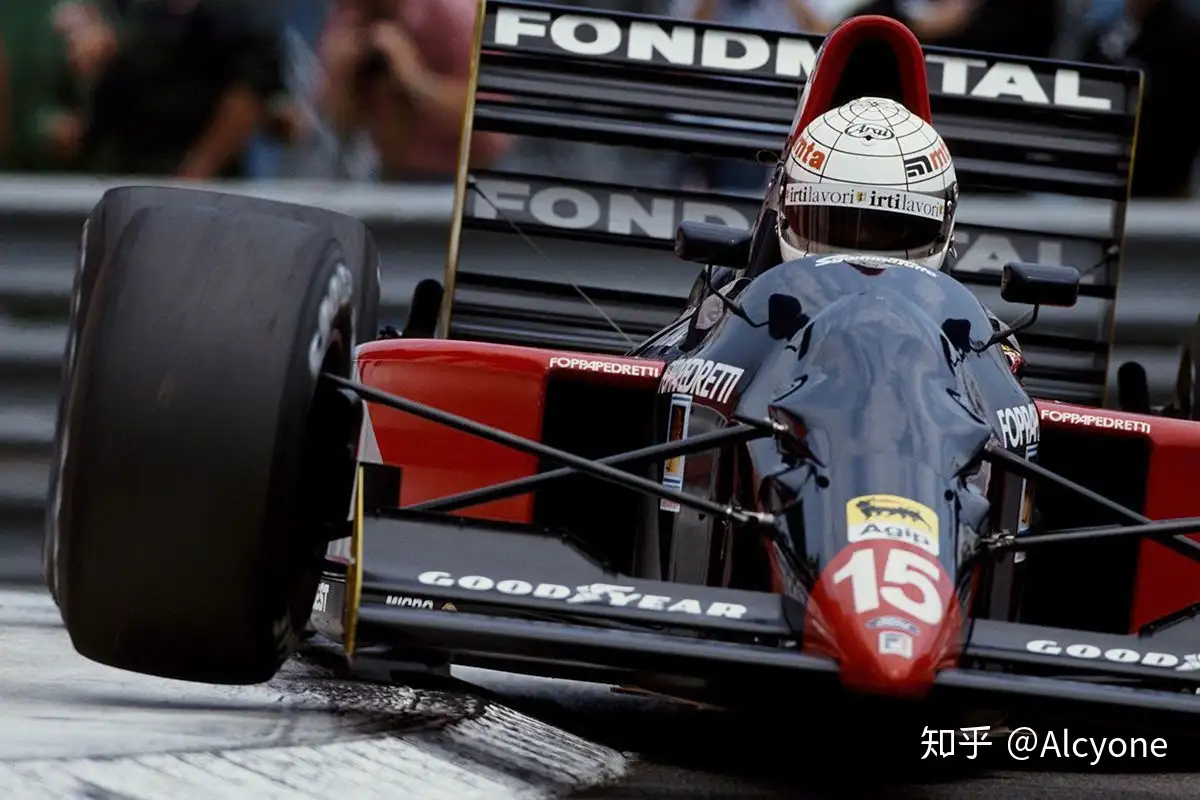 陶器製のF1ドライバーの人形 【公式通販】