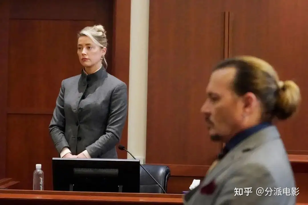 《德普大战赫德》还是Netflix会整活!史上最抓马的纪录片来了!