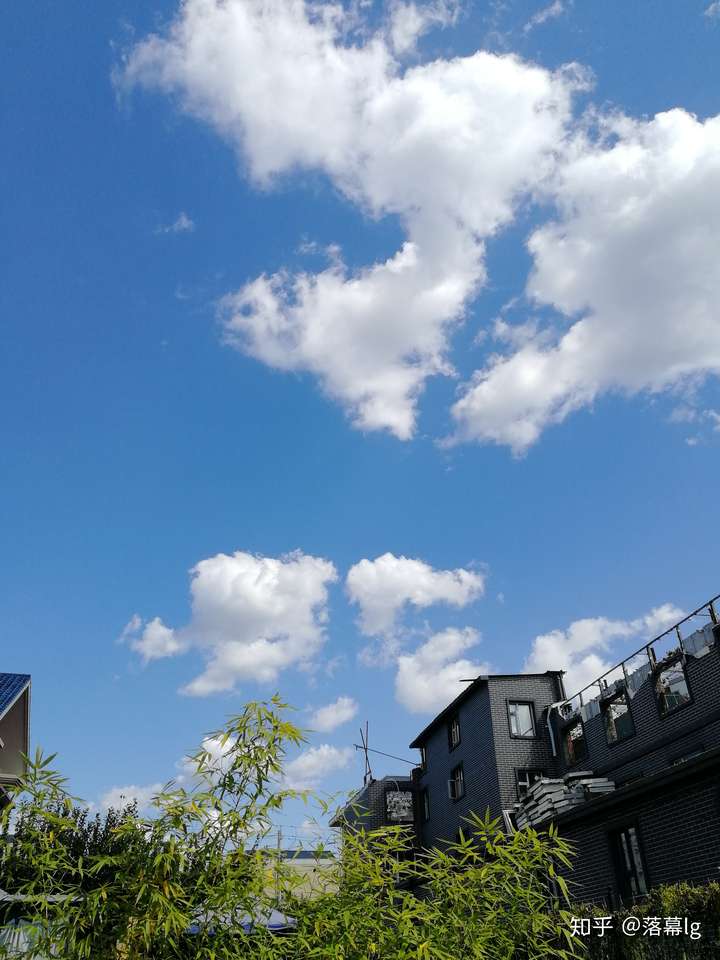 能不能分享一张你手机相册里最美的天空照?