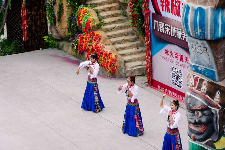 九寨沟旅游几月份最佳时间（今年九寨沟秋色最佳时间）