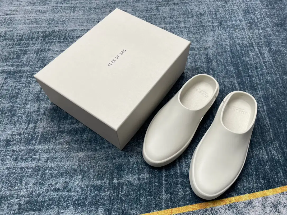 敬畏上帝Fear Of God The California Slip-On Slide Cream 水泥灰半拖