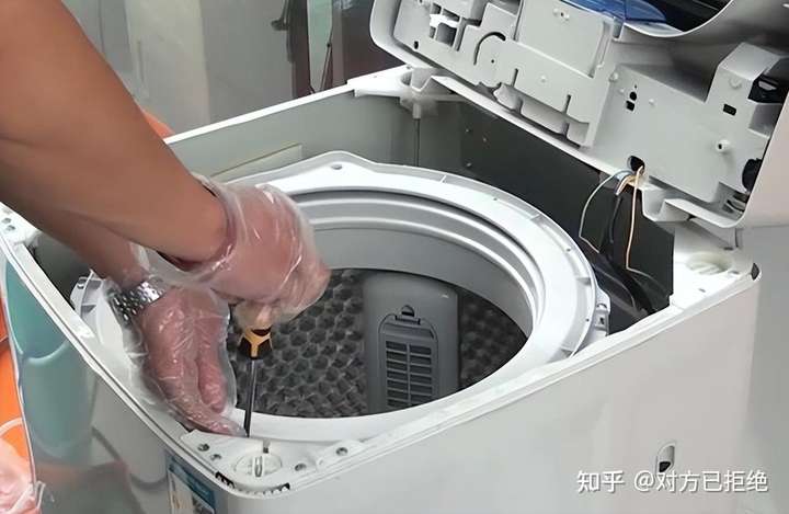 洗衣机脱水时摇晃很大怎么办 摇晃很大的原因和解决方法