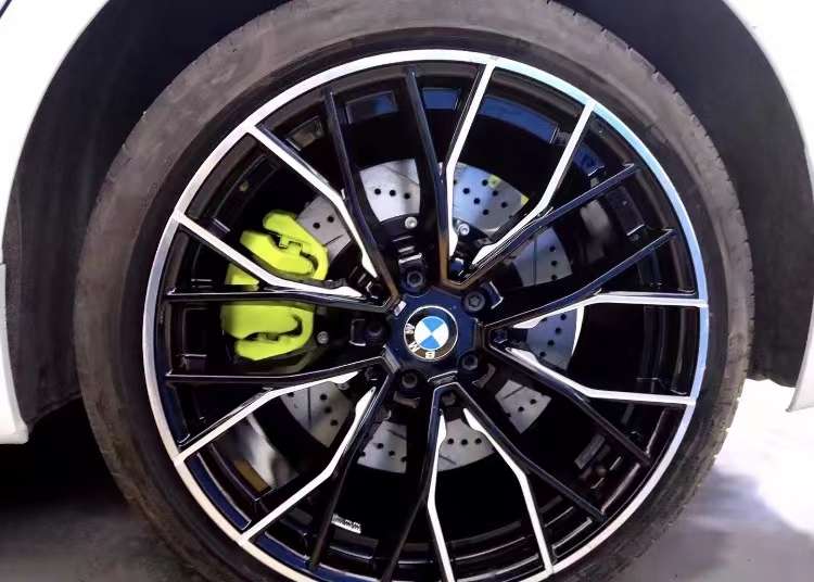 车精灵改装 的想法: (宝马5系刹车改装)brembo大六卡钳 | (… - 知乎