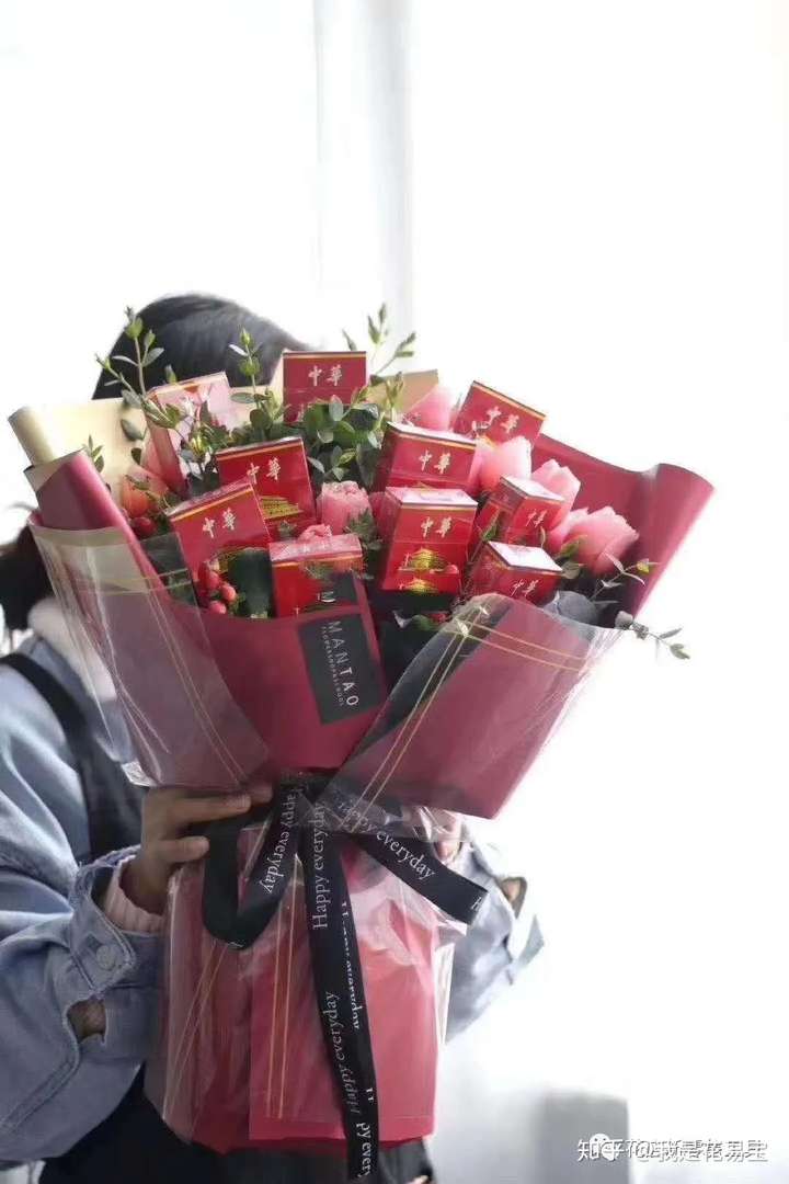 爸气十足的父亲节给老男孩一次收鲜花的机会