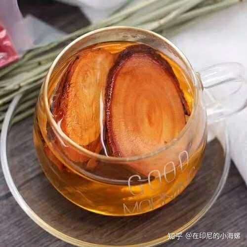 东革阿里泡出来是红色的吗