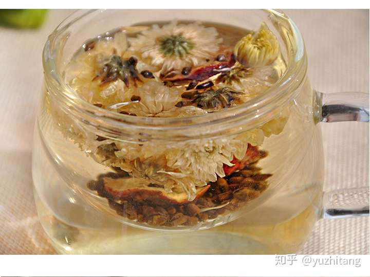 決明子菊花茶養生茶,它的材料為菊花,決明子,(可配紅棗,枸杞,山楂等)