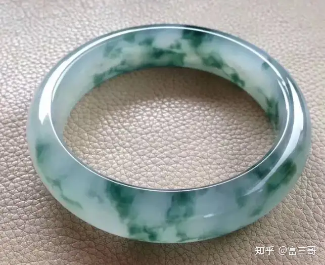 行家详解飘花翡翠和飘色翡翠到底有什么不同 哪个更好 知乎 行家详解飘花翡翠和飘色翡翠到底有什么不同 哪个更好 知乎