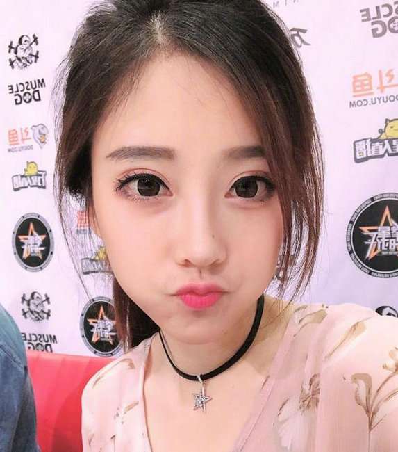 如何评价冯提莫的颜值?