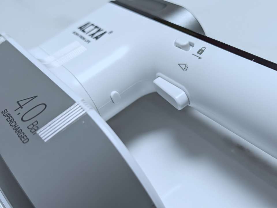 ACTXA阿卡驰手持增压挂烫机 AI-H01:小身材,大增压,轻松打理所有衣物,无论居家还是出差旅游都ok!