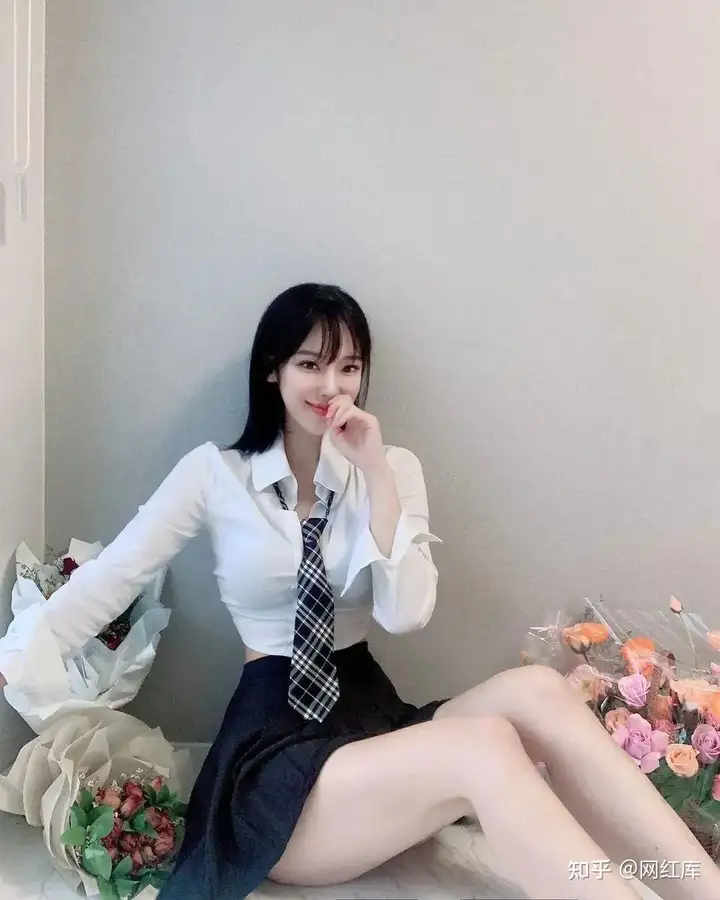 INS美女 | 韩国网红，爱打游戏的黑丝小姐姐 Facebook-第4张