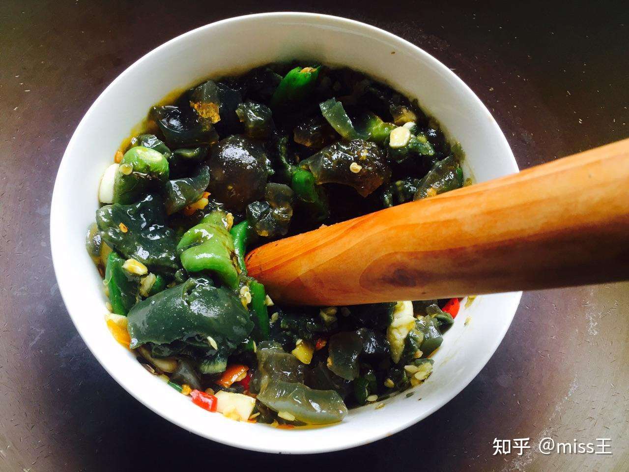 有哪些刚开始「下不去嘴」，吃了以后被惊艳的美食？