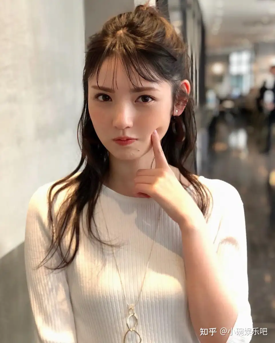 道重沙由美，千金小姐的感觉十足，清爽的连衣裙造型引来关注- 知乎