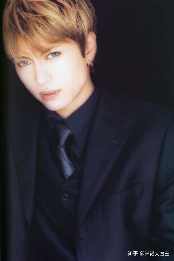 有啊 日本歌手gackt的《十二月的情歌》 中文,日文,英文,韩文四版本