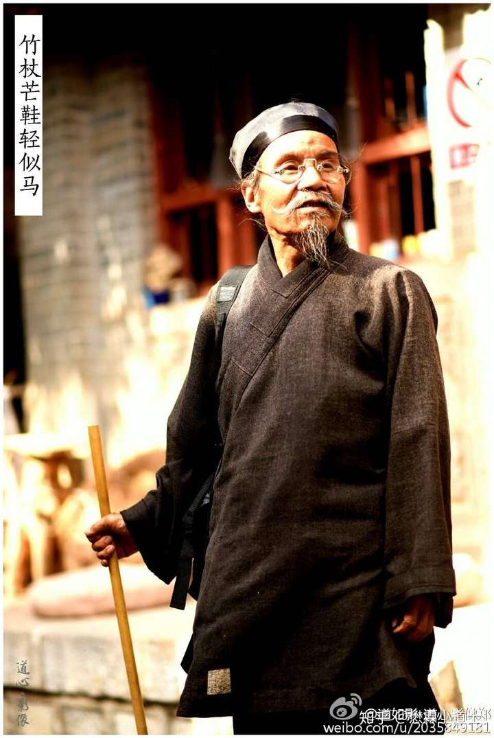 贴一张图片,各位感觉一下吧,或者找找相同的地方 第一张,龙门洞的朱法