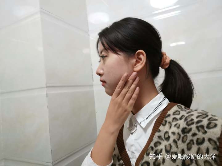 有没有侧脸不是很好看 正脸却很好看的人?